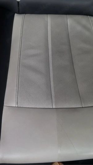 Curățare piele mașină