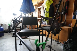 Vând scaun feeder NuFish cu multiple accesorii!