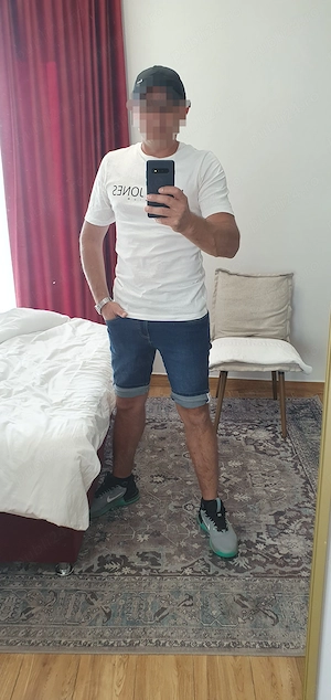 Băiat discret caut doamnă!