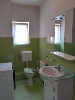 Proprietar închiriez  apartament  spațios  3 camere  + garaj zona Piața Spitalului  - imagine 9