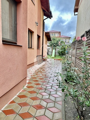 Duplex cu 4 camere situat la asfalt, in zona Planetelor - imagine 15