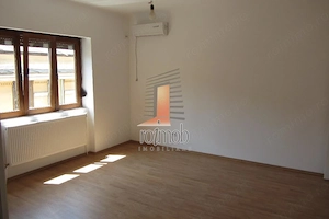Apartament spatios la etajul 1 intr-o vila interbelica, pretabil birou