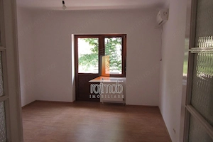 Apartament spatios la etajul 1 intr-o vila interbelica, pretabil birou - imagine 2