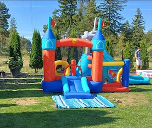  Castel gonflabil -spatiu de joaca pentru copii