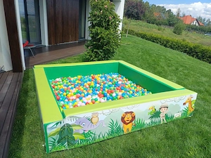 Piscina cu bile pentru copii