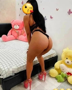 Bruneta sexy poze reale nouă în oraș beszelek magyarul is 