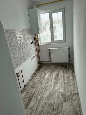 Vând apartament semidecomandat în Plopeni ! - imagine 2