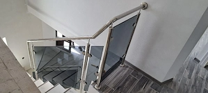 Confectionam balustrade din inox si sticla
