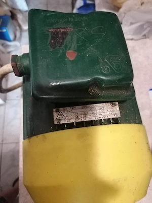 Vând motor electric nou 220 /380v 