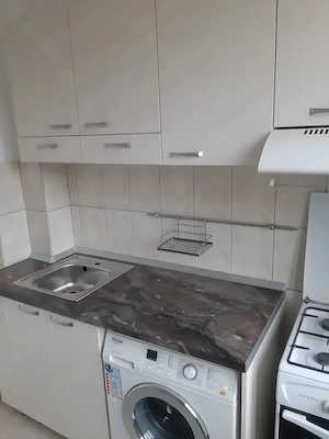APARTAMENT CU 2 CAMERE PE BD LOGA LA 450 euro - imagine 2