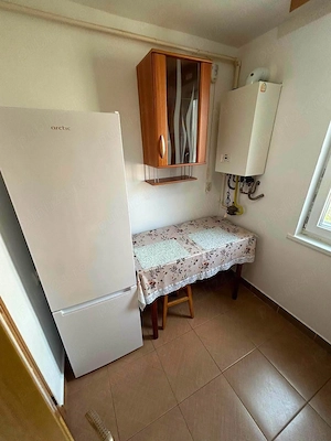 De inchiriat apartament cu 2 camere, decomandat, etajul 3, balcon, Pret 1300lei luna - imagine 3