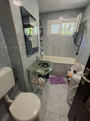 Vând apartament cu 2camere confort semidecomandat Bloc de etaje 4etaje  - imagine 3