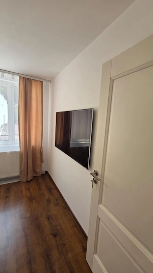 Ultrancetral - Inchiriere apartament 4 camere - Piata Trandafirilor - imagine 11