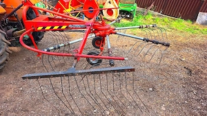 Greblătoare fân tractor