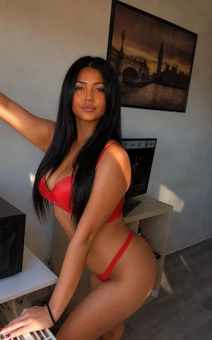 Bruneta ,22 ani,noua in domeniu !