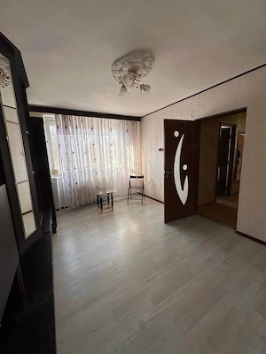 De vanzare apartament cu 2 camere si balconm decomandat, etaj intermediar 47500euro - imagine 6
