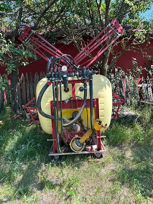 Masina erbicidat Hardi 400