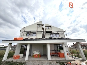 Duplex despartit prin camera tehnica, la cheie, 5 camere, in Sanandrei