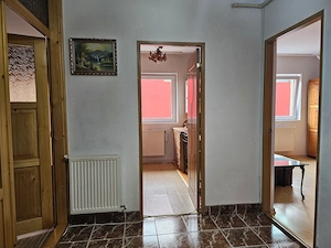 Inchiriez ap. cu două camere,  decomandat, str. Eroilor, in spate la Profi
