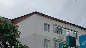 VAND apartament 2 camere sau schimb cu casa locuibila 