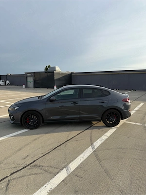 Hyundai i30 Fastback 1.4 T-GDI 140 CP DCT7 | 2018 | 126.000 km | Micron Grey | Al doilea proprietar - imagine 4