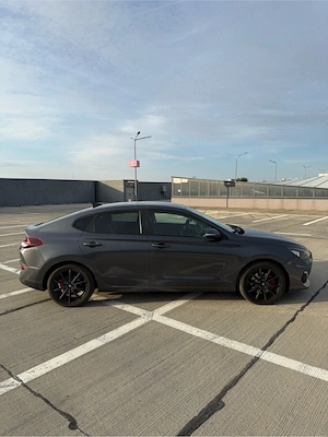 Hyundai i30 Fastback 1.4 T-GDI 140 CP DCT7 | 2018 | 126.000 km | Micron Grey | Al doilea proprietar - imagine 3