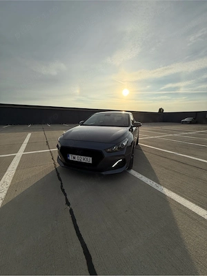 Hyundai i30 Fastback 1.4 T-GDI 140 CP DCT7 | 2018 | 126.000 km | Micron Grey | Al doilea proprietar - imagine 2