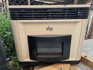 Vând set 4  convectori + instant pe gaz Ferroli