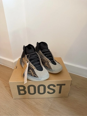Yeezy QNTM Amber Tint 