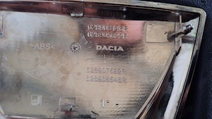 Emblema Dacia grila fata bara capota - imagine 2