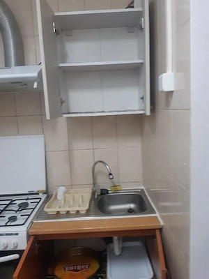 închiriez garsonieră 