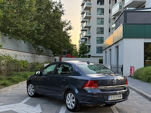 Opel Astra H Sedan 143.000 KM 1.6 Benzina  - imagine 3