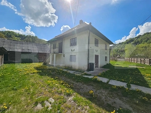 Casa individuala cu 3 camere, 150 mp utili, 2000 mp teren, Ghioncani - imagine 2