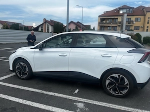 Vand MG4 2025- 5700 km- 16500 euro-baterie 51 - imagine 3