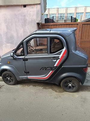 Proprietar vând mașină fără permis electrică 2 locuri din 2025  cu doar 600km 