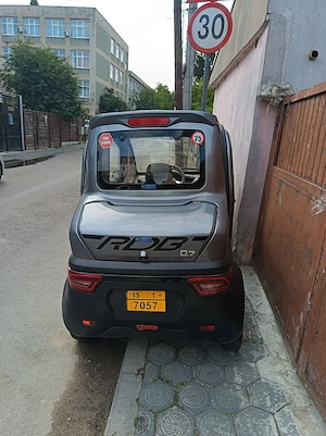 Proprietar vând mașină fără permis electrică 2 locuri din 2025  cu doar 600km  - imagine 2