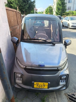 Proprietar vând mașină fără permis electrică 2 locuri din 2025  cu doar 600km  - imagine 3