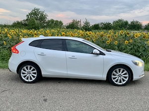 VOLVO V40-D3 MOMENTUM PRO 2.0 D 150 cp 2015 Euro 5 - imagine 2