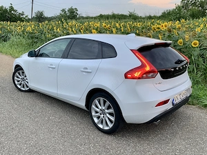 VOLVO V40-D3 MOMENTUM PRO 2.0 D 150 cp 2015 Euro 5 - imagine 6