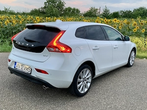 VOLVO V40-D3 MOMENTUM PRO 2.0 D 150 cp 2015 Euro 5 - imagine 3