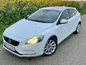 VOLVO V40-D3 MOMENTUM PRO 2.0 D 150 cp 2015 Euro 5 - imagine 4