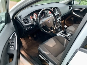 VOLVO V40-D3 MOMENTUM PRO 2.0 D 150 cp 2015 Euro 5 - imagine 10