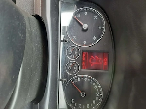 Vând VW Touran 2.0 TDI - imagine 9
