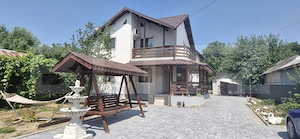 Casă spațioasă de vânzare, ideală pentru o familie – teren de 1.000 mp