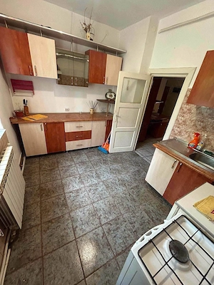 De vanzare apartament cu 2 camere,2 bai, balcon,  decomandat, etajul 1 Pret 45000euro