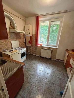 De vanzare apartament cu 2 camere,2 bai, balcon,  decomandat, etajul 1 Pret 45000euro - imagine 2