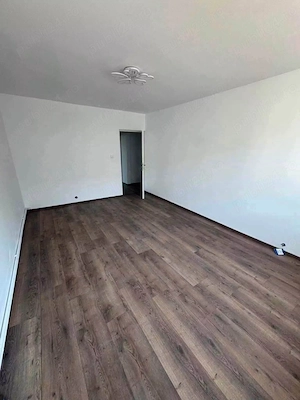 De vanzare apartament cu 2 camere, decomandat, balcon, renovat in 2026 59900euro - imagine 2