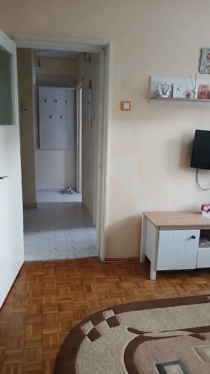 Închiriez apartament cu doua camere semidecomandat  - imagine 2
