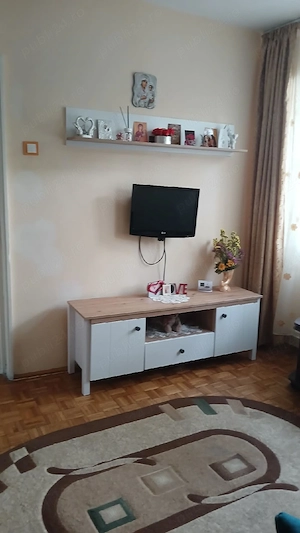 Închiriez apartament cu doua camere semidecomandat  - imagine 5