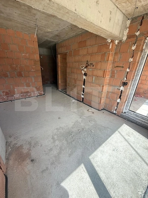 Apartament 3 camere, 2 bai, decomandat, etaj intermediar, zona Tractorul